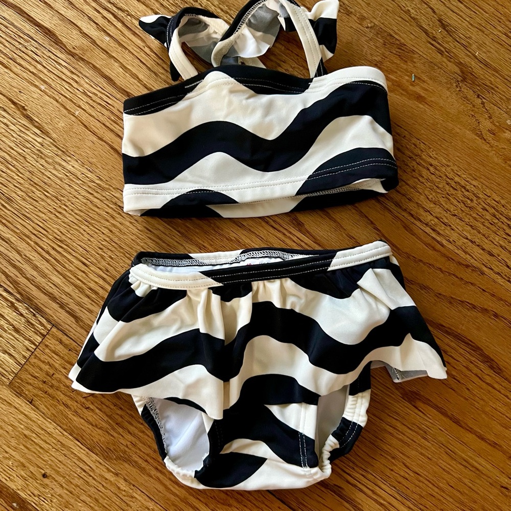 Hannah Andersson Black and White Wave Pattern Swim Set